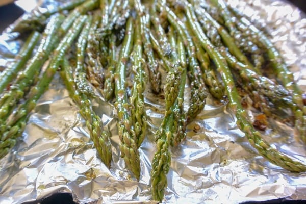 Garlic Cheese Pasta with Garlic Roasted Asparagus