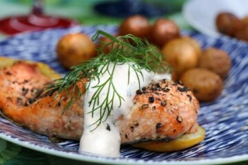 Grilled Salmon with Dill Sauce and Potatoes