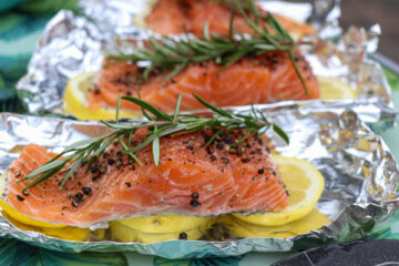 Grilled Salmon with Dill Sauce and Potatoes