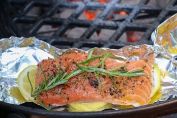 Grilled Salmon with Dill Sauce and Potatoes