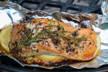 Grilled Salmon with Dill Sauce and Potatoes