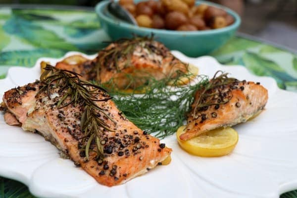 Grilled Salmon with Dill Sauce and Potatoes