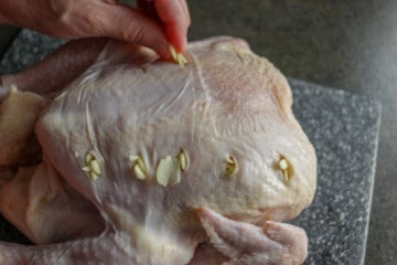 Adding garlic to chicken