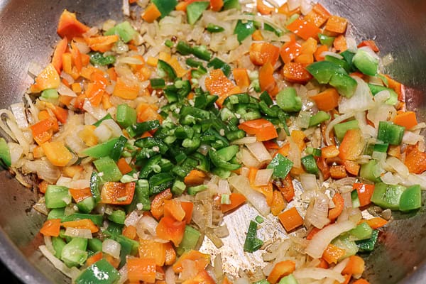 Chicken with veggies and peppers in a pan