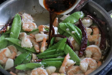 Stir Fried Garlic Noodles with Shrimp and Scallops