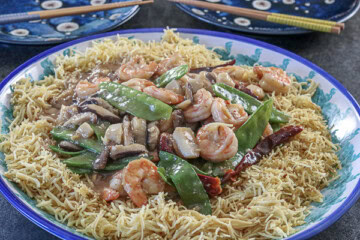 Stir Fried Garlic Noodles with Shrimp and Scallops