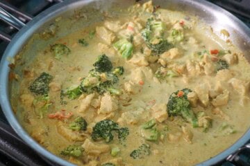 Making Spicy Curry Chicken and Broccoli