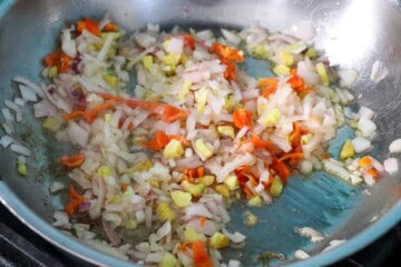 Making Spicy Curry Chicken and Broccoli