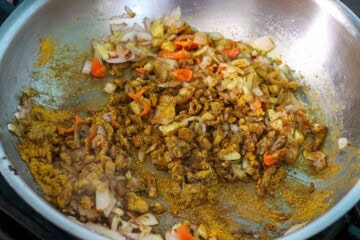 Making Spicy Curry Chicken and Broccoli