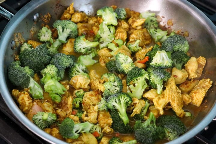 Making Spicy Curry Chicken and Broccoli