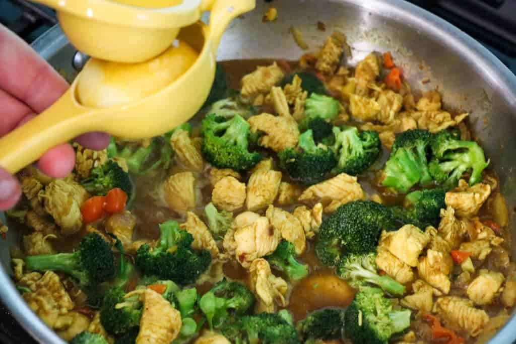 Making Spicy Curry Chicken and Broccoli