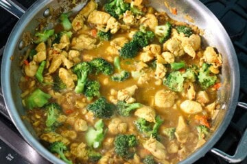 Making Spicy Curry Chicken and Broccoli