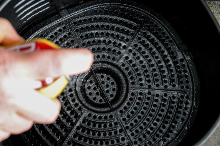 Air Fryer with cooking spray