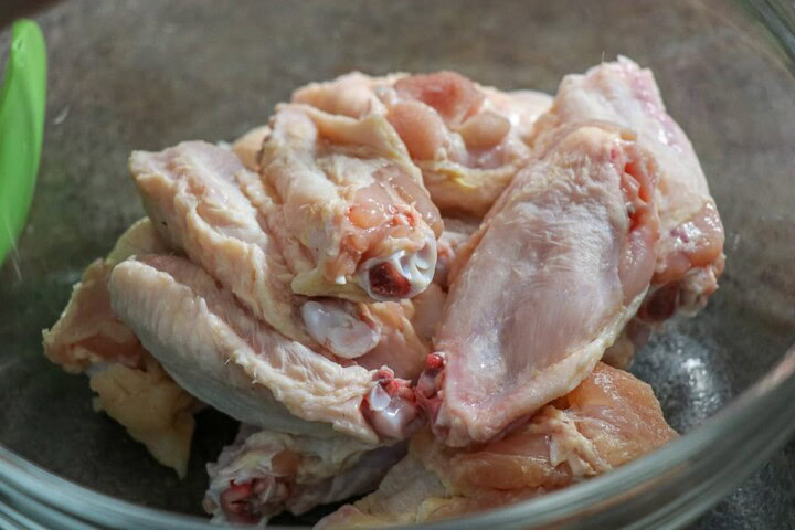 Chicken wings cut up