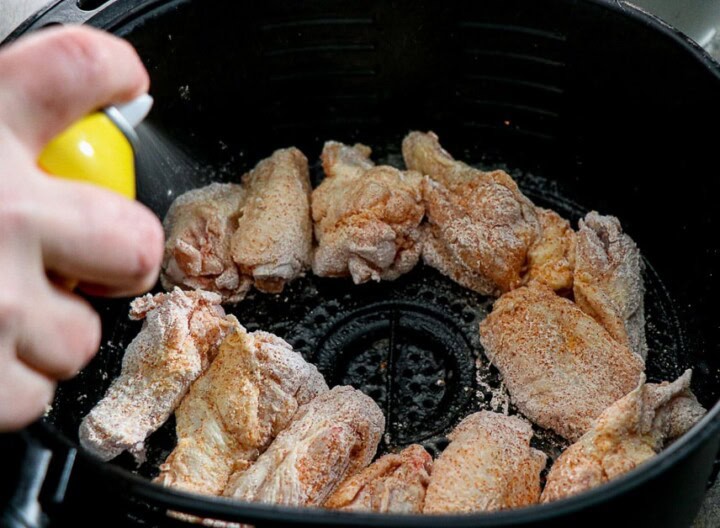 Chicken wings in air fryer wtih cooking spray