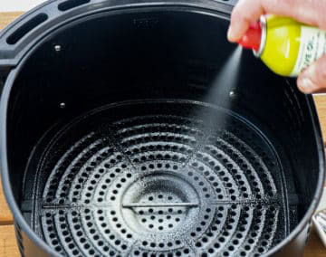 Air Fryer with cooking spray