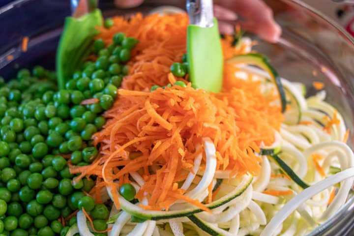 A bowl of veggies