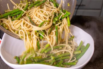 A bowl of pasta with asparagus and green beans