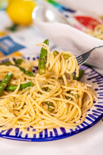 Lemon asparagus pasta