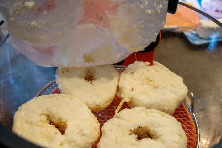 Bagesl in an air fryer