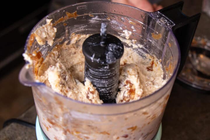 Blended cottage chesse, eggs, vanilla and dates